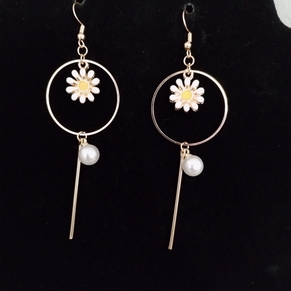 Flower power gold dangle earrings